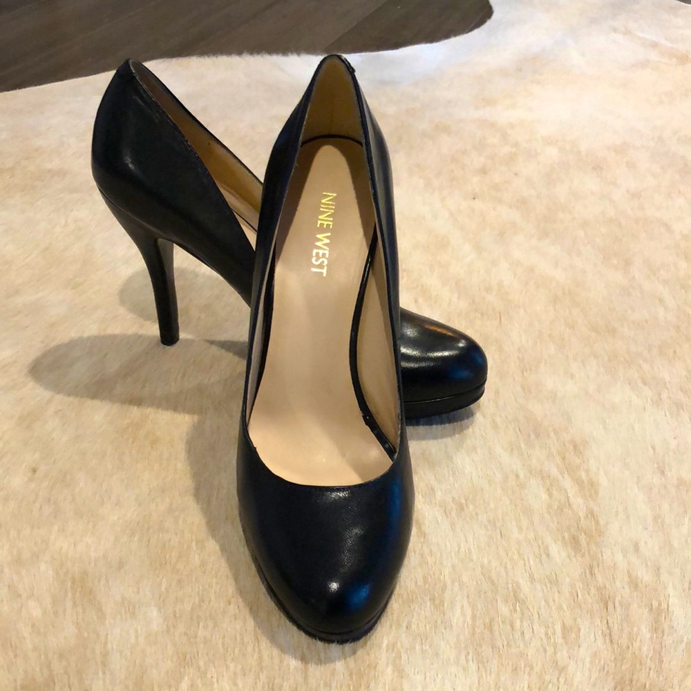 Nine West Black Pumps